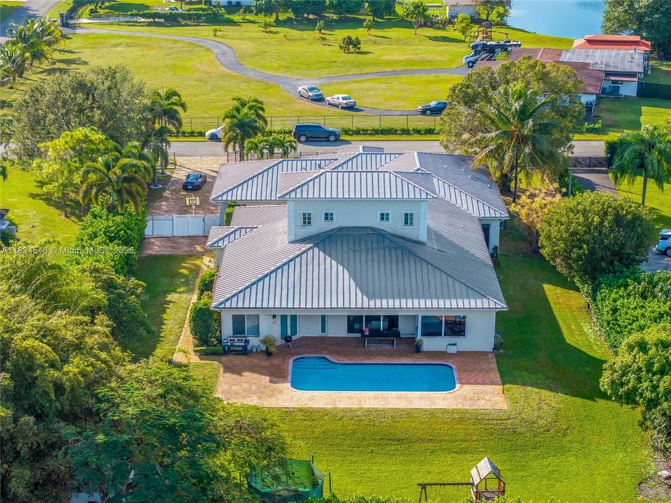 Active With Contract: $2,300,000 (8 beds, 8 baths, 5732 Square Feet)