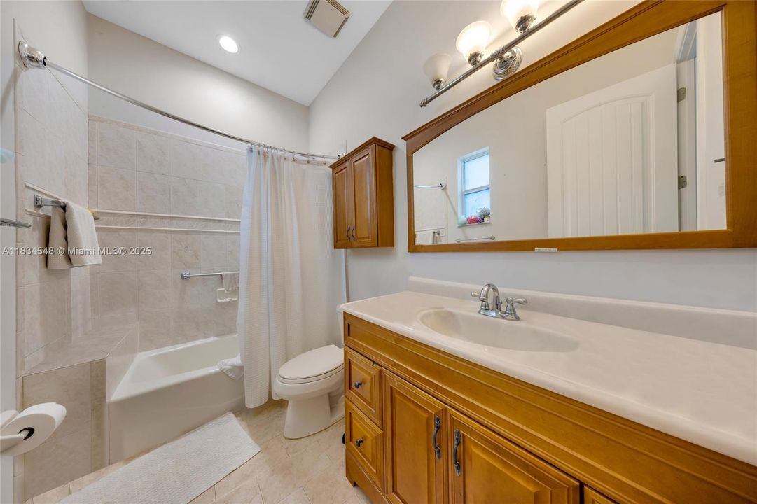 Active With Contract: $2,300,000 (8 beds, 8 baths, 5732 Square Feet)