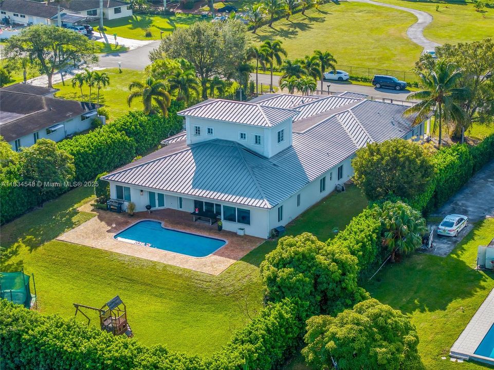 Active With Contract: $2,300,000 (8 beds, 8 baths, 5732 Square Feet)