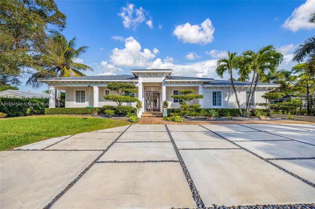 Active With Contract: $2,300,000 (8 beds, 8 baths, 5732 Square Feet)