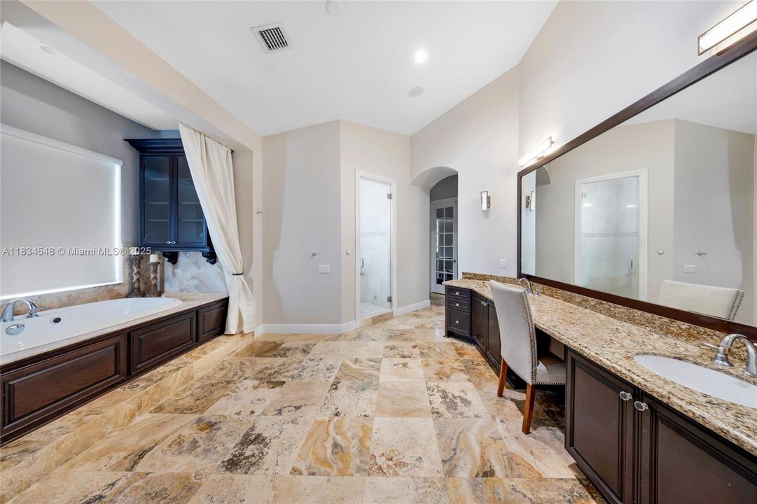 Active With Contract: $2,300,000 (8 beds, 8 baths, 5732 Square Feet)