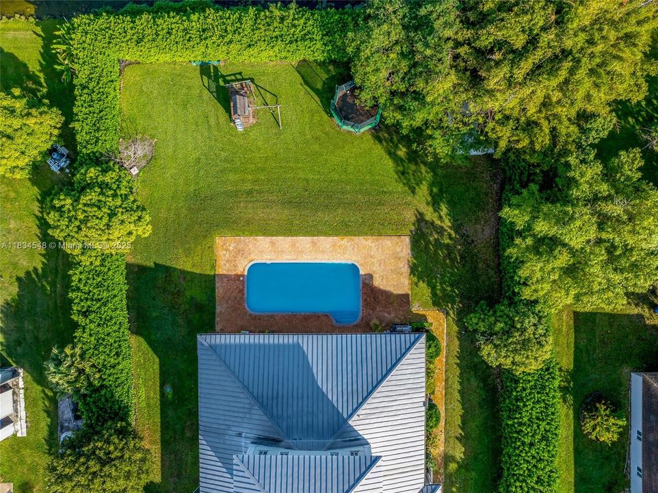 Active With Contract: $2,300,000 (8 beds, 8 baths, 5732 Square Feet)