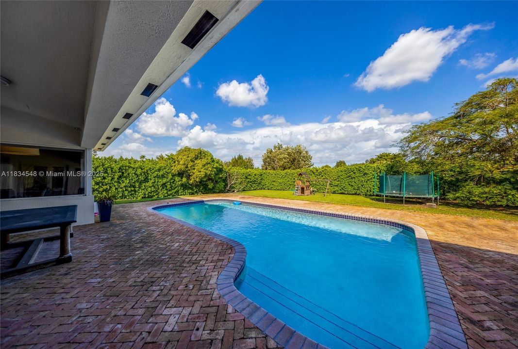 Active With Contract: $2,300,000 (8 beds, 8 baths, 5732 Square Feet)