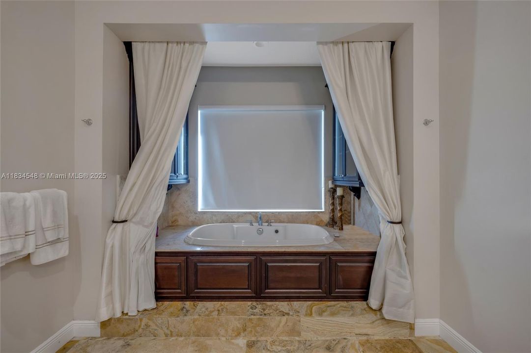 Active With Contract: $2,300,000 (8 beds, 8 baths, 5732 Square Feet)