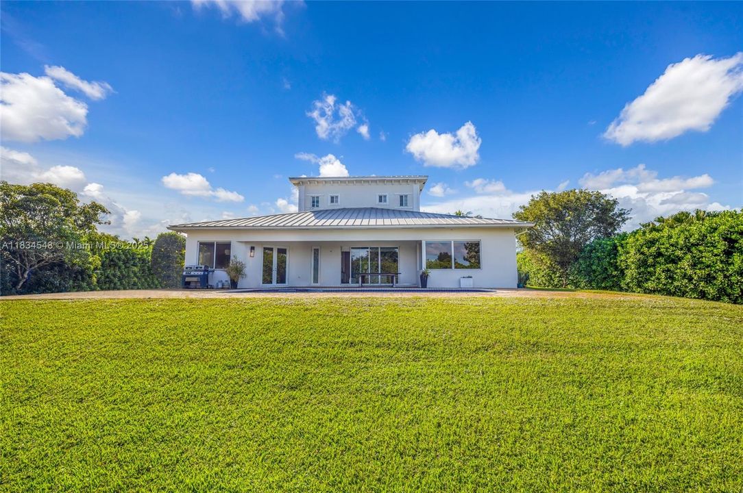 Active With Contract: $2,300,000 (8 beds, 8 baths, 5732 Square Feet)