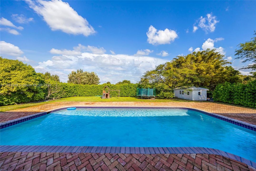 Active With Contract: $2,300,000 (8 beds, 8 baths, 5732 Square Feet)