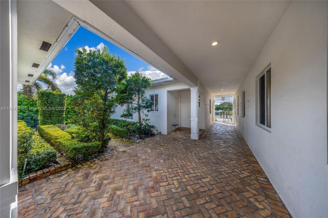 Active With Contract: $2,300,000 (8 beds, 8 baths, 5732 Square Feet)