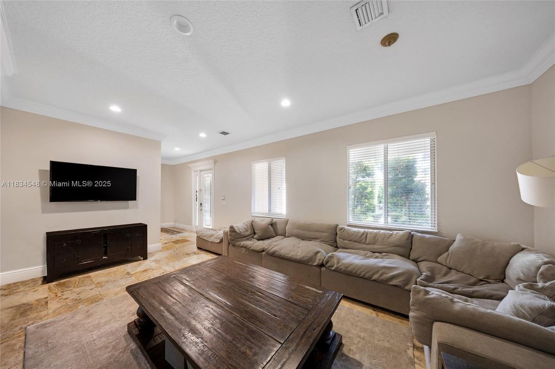 Active With Contract: $2,300,000 (8 beds, 8 baths, 5732 Square Feet)