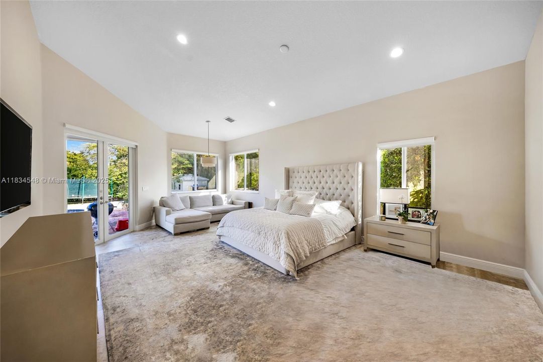 Active With Contract: $2,300,000 (8 beds, 8 baths, 5732 Square Feet)