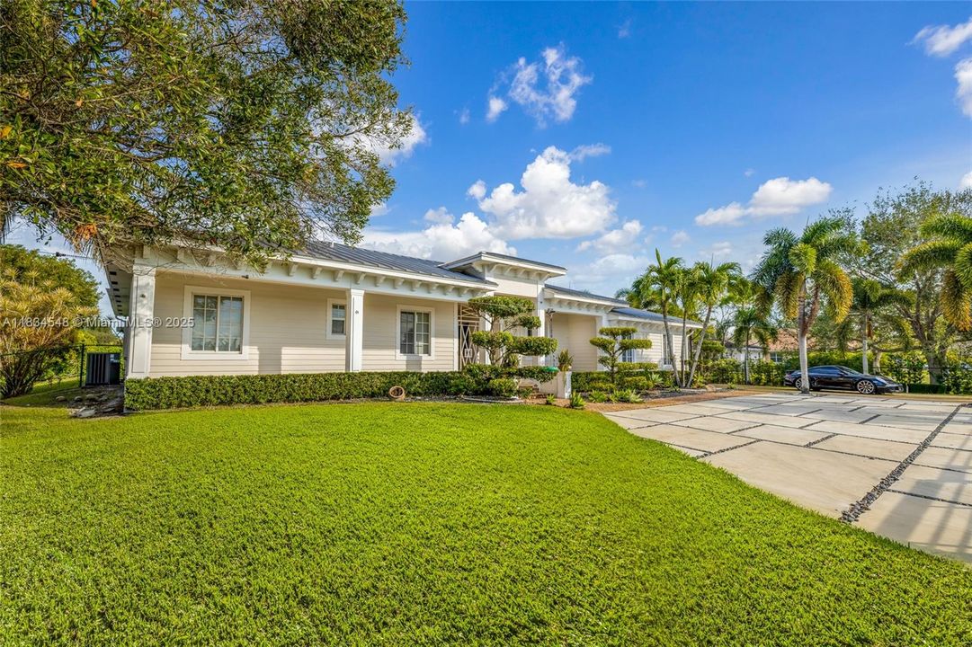 Active With Contract: $2,300,000 (8 beds, 8 baths, 5732 Square Feet)