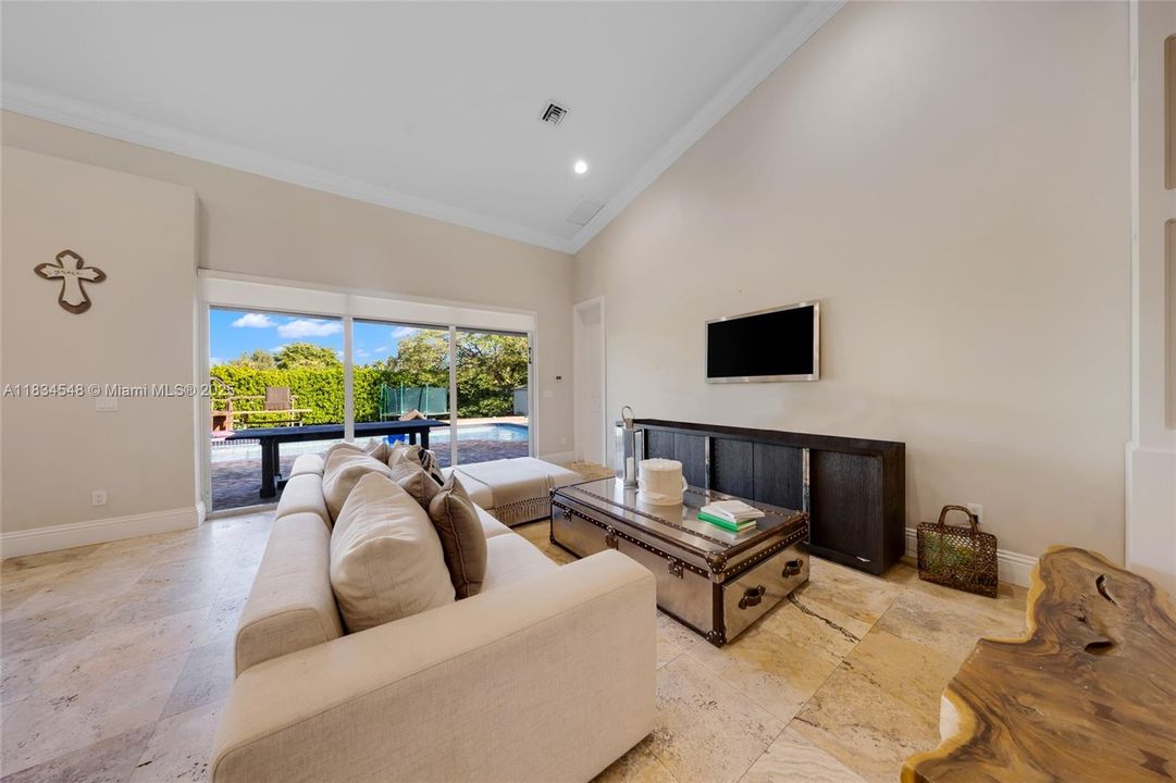 Active With Contract: $2,300,000 (8 beds, 8 baths, 5732 Square Feet)