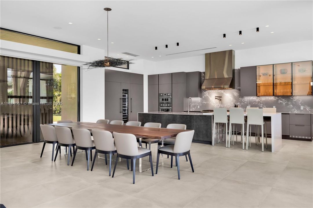 最近售出: $6,750,000 (4 贝兹, 5 浴室, 0 平方英尺)