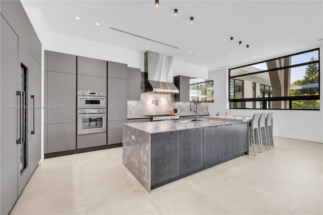 最近售出: $6,750,000 (4 贝兹, 5 浴室, 0 平方英尺)