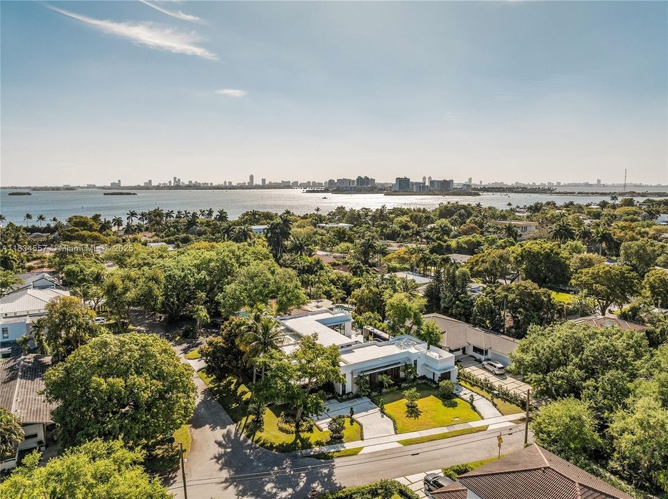 最近售出: $6,750,000 (4 贝兹, 5 浴室, 0 平方英尺)