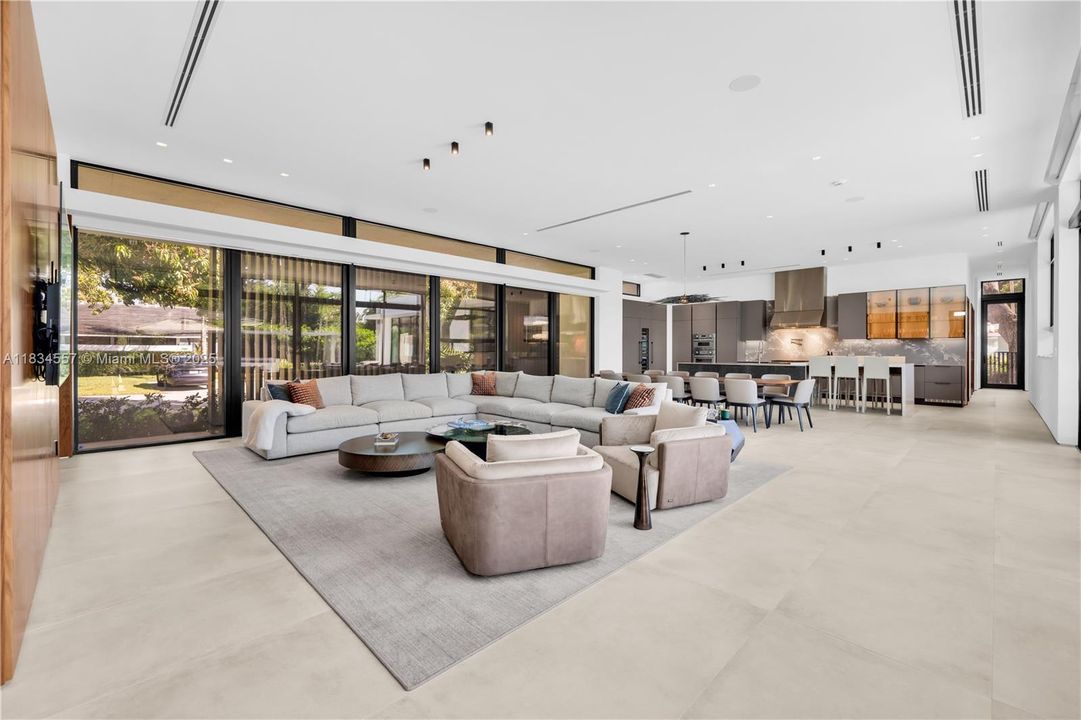 最近售出: $6,750,000 (4 贝兹, 5 浴室, 0 平方英尺)