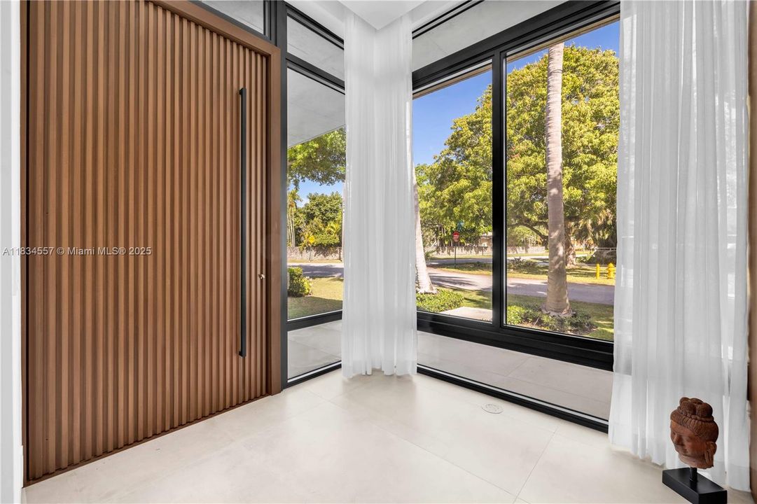 最近售出: $6,750,000 (4 贝兹, 5 浴室, 0 平方英尺)