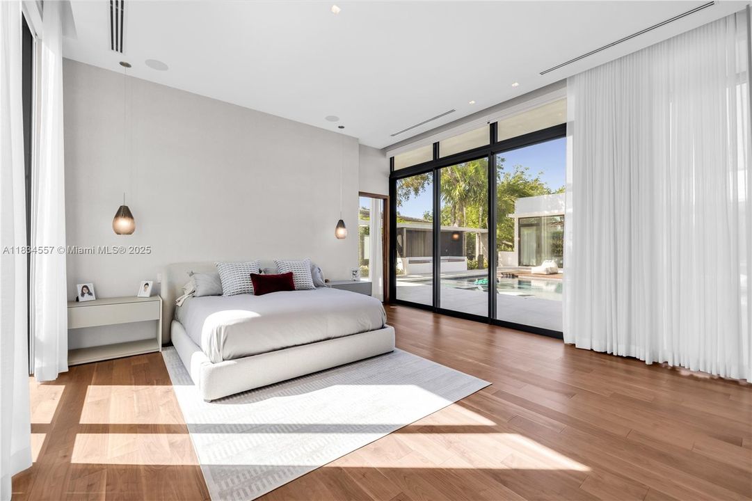 最近售出: $6,750,000 (4 贝兹, 5 浴室, 0 平方英尺)