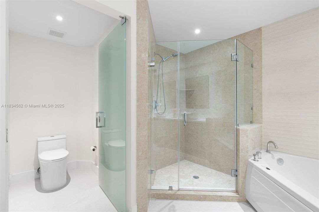 Recently Sold: $1,750,000 (2 beds, 2 baths, 1694 Square Feet)