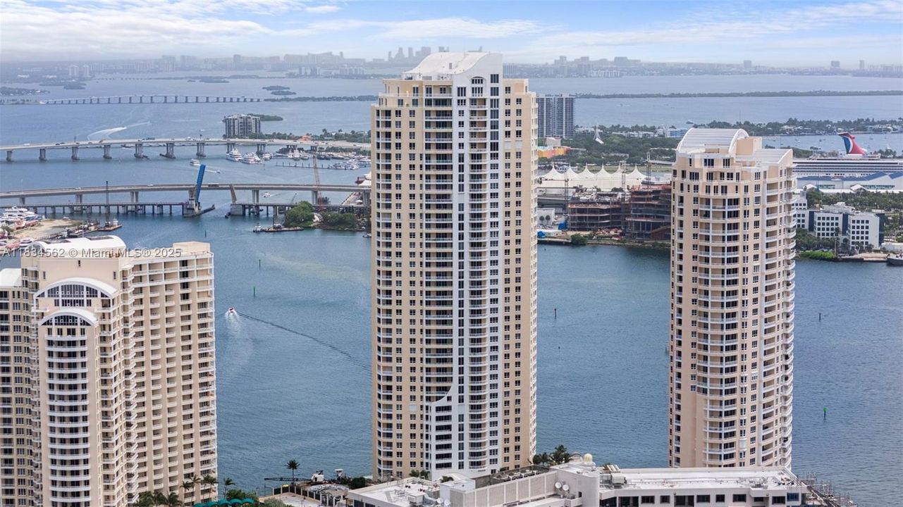 Recently Sold: $1,750,000 (2 beds, 2 baths, 1694 Square Feet)