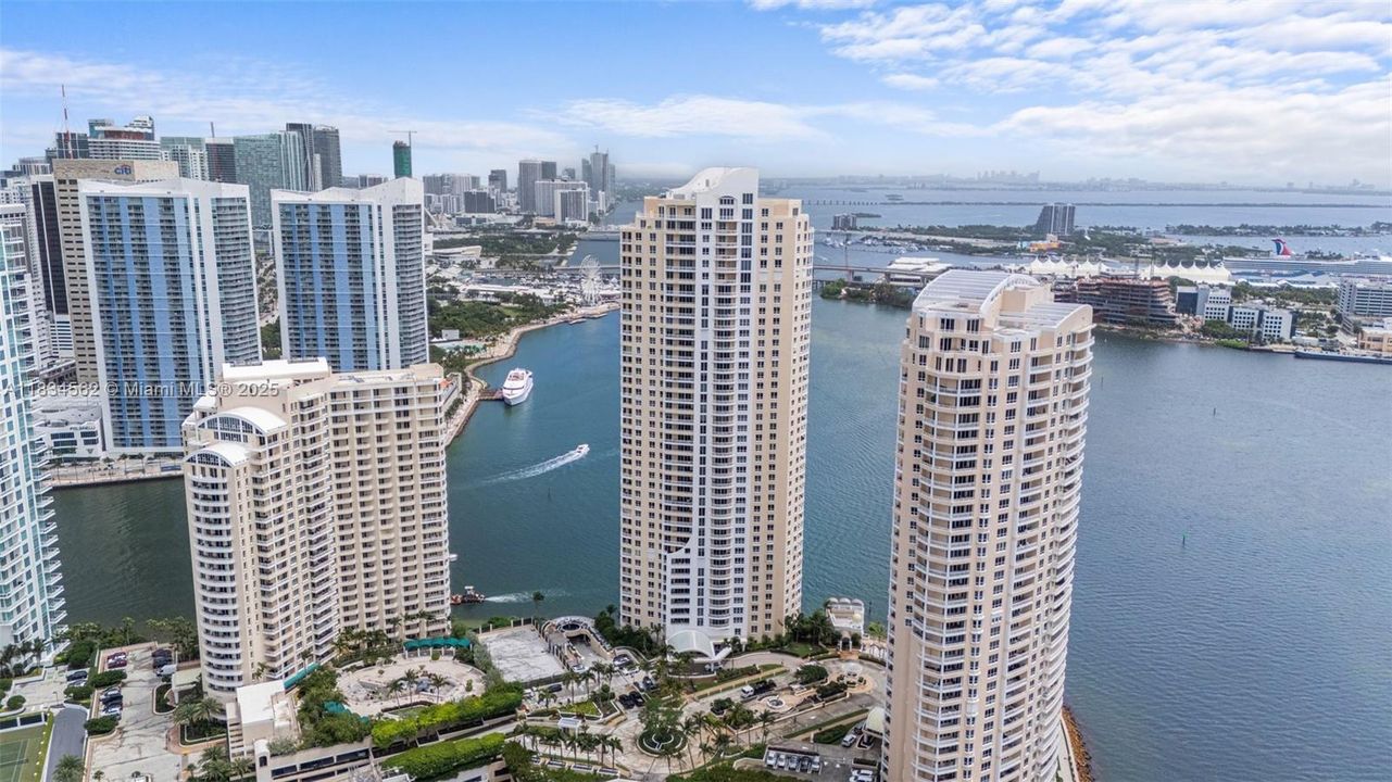 Recently Sold: $1,750,000 (2 beds, 2 baths, 1694 Square Feet)
