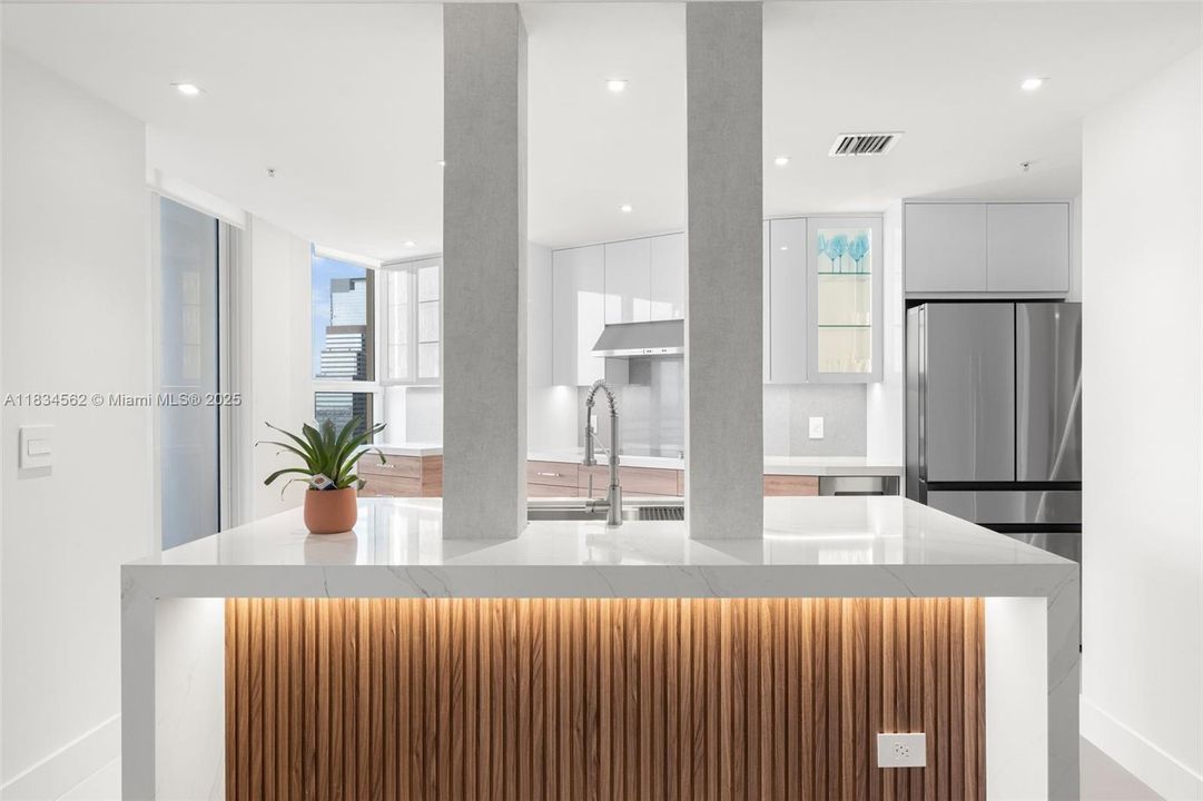 Recently Sold: $1,750,000 (2 beds, 2 baths, 1694 Square Feet)