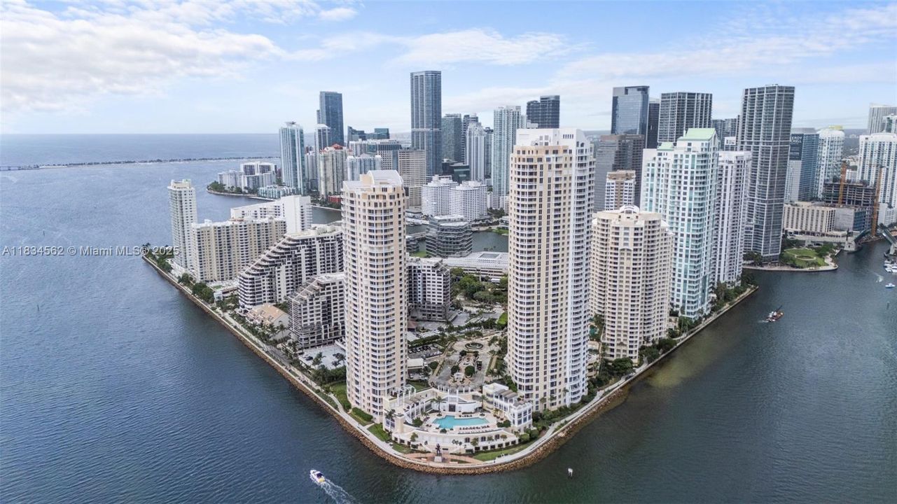 Recently Sold: $1,750,000 (2 beds, 2 baths, 1694 Square Feet)