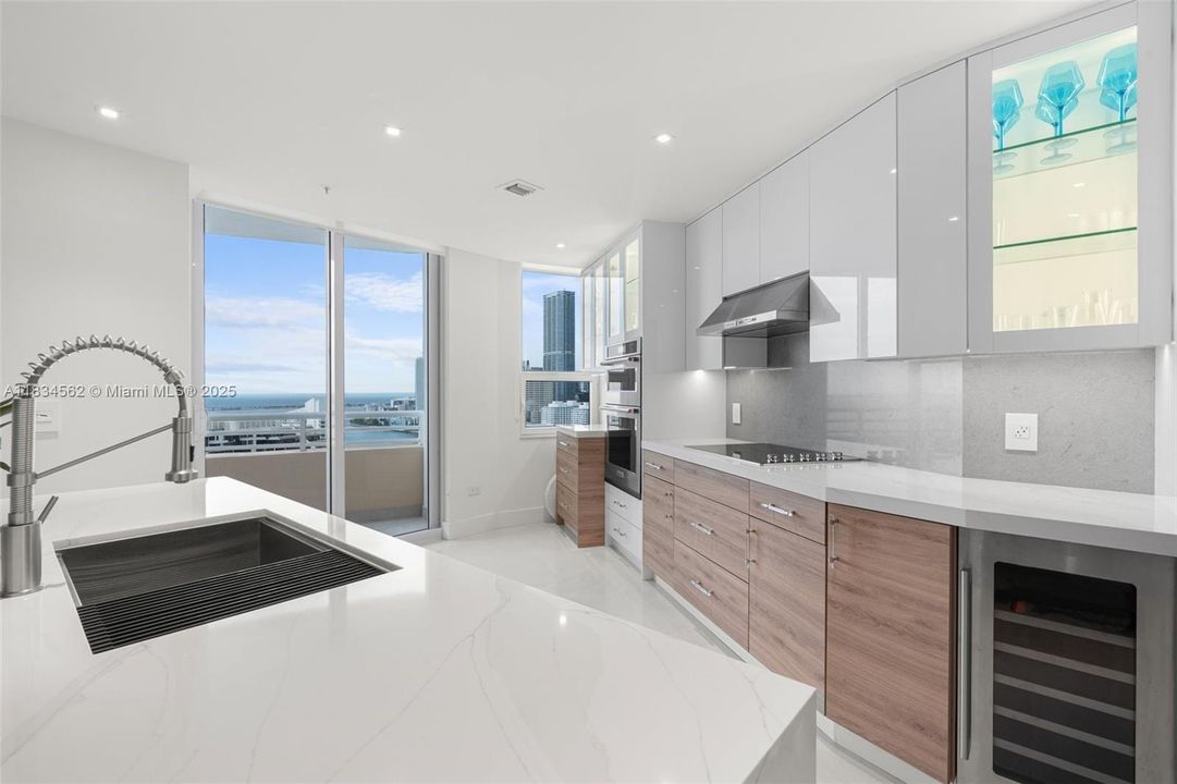 Recently Sold: $1,750,000 (2 beds, 2 baths, 1694 Square Feet)
