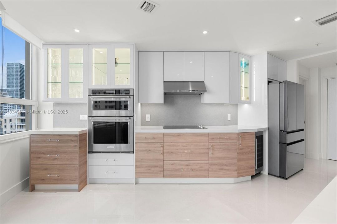 Recently Sold: $1,750,000 (2 beds, 2 baths, 1694 Square Feet)