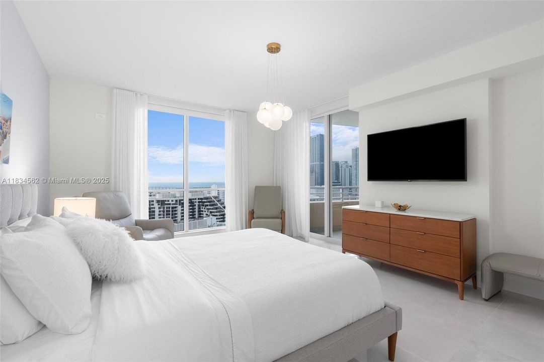 Recently Sold: $1,750,000 (2 beds, 2 baths, 1694 Square Feet)