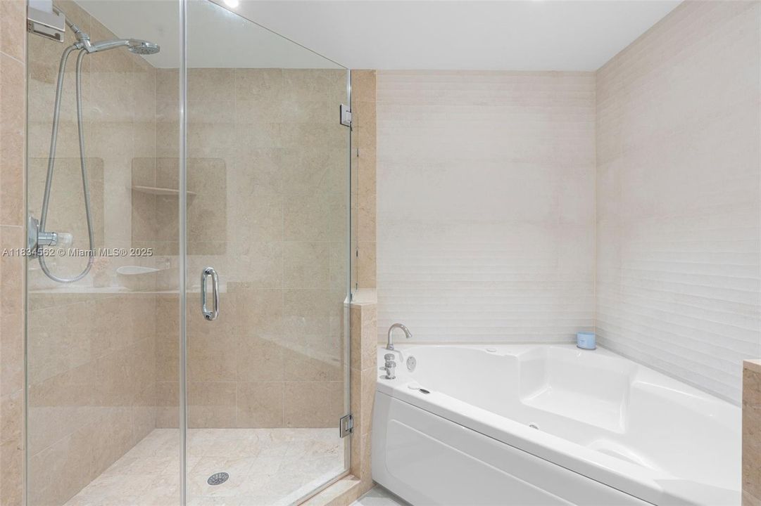 Recently Sold: $1,750,000 (2 beds, 2 baths, 1694 Square Feet)