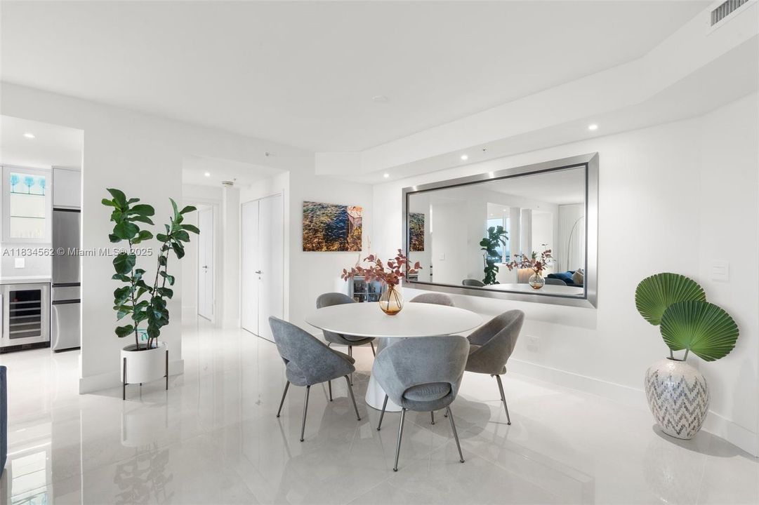 Recently Sold: $1,750,000 (2 beds, 2 baths, 1694 Square Feet)