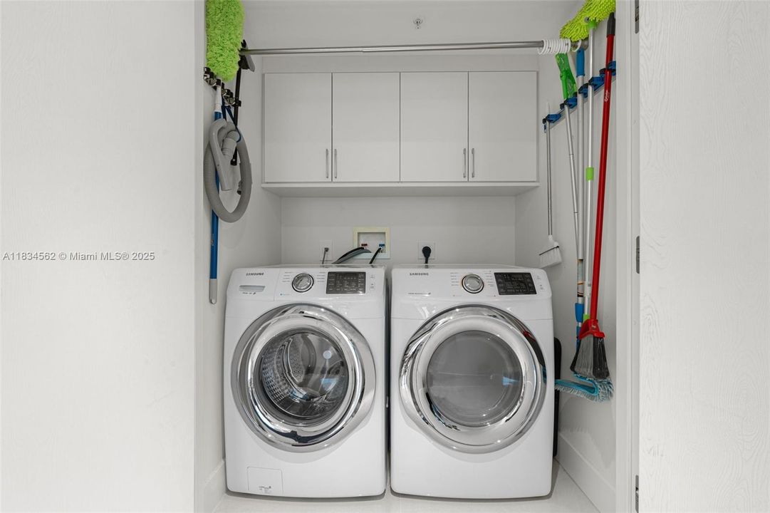 Recently Sold: $1,750,000 (2 beds, 2 baths, 1694 Square Feet)