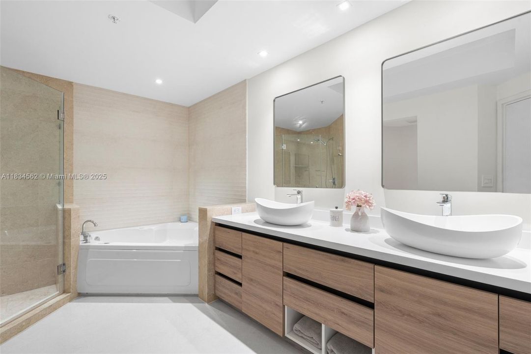 Recently Sold: $1,750,000 (2 beds, 2 baths, 1694 Square Feet)