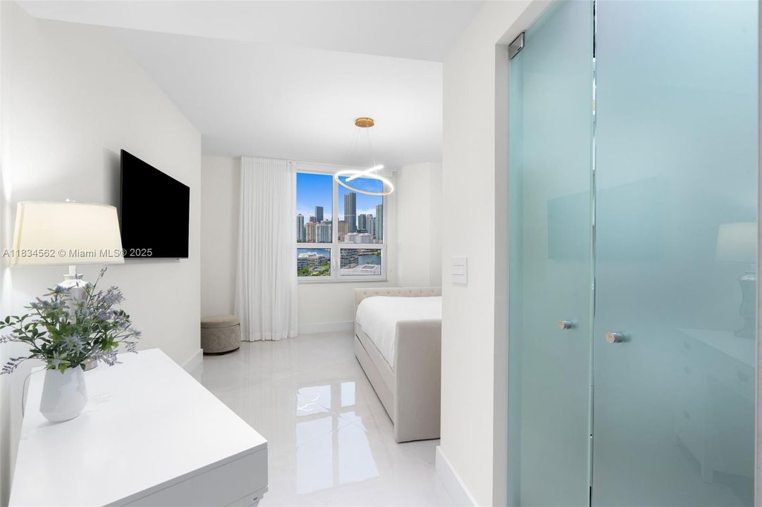 Recently Sold: $1,750,000 (2 beds, 2 baths, 1694 Square Feet)