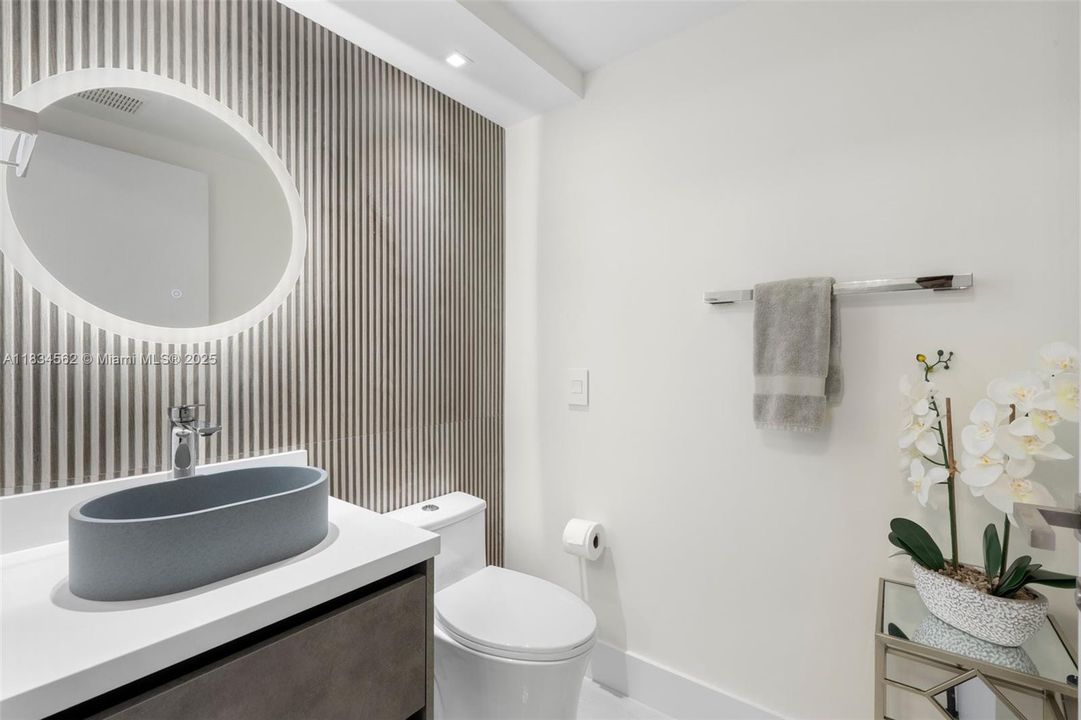 Recently Sold: $1,750,000 (2 beds, 2 baths, 1694 Square Feet)