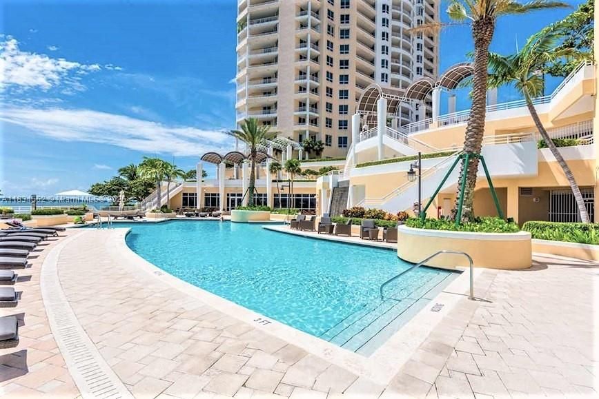Recently Sold: $1,750,000 (2 beds, 2 baths, 1694 Square Feet)