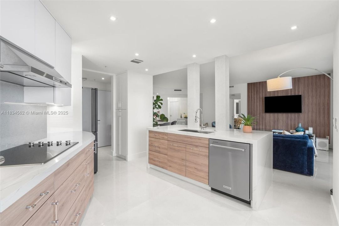 Recently Sold: $1,750,000 (2 beds, 2 baths, 1694 Square Feet)