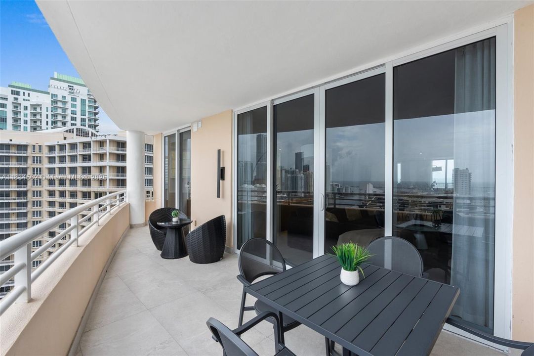Recently Sold: $1,750,000 (2 beds, 2 baths, 1694 Square Feet)