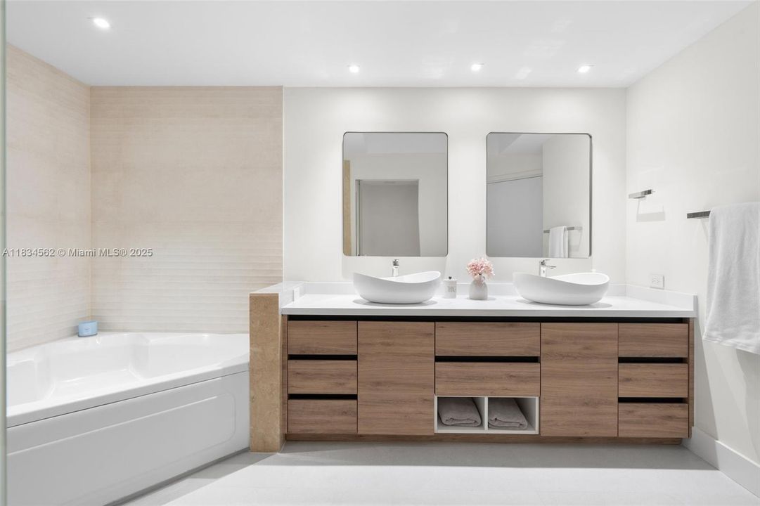 Recently Sold: $1,750,000 (2 beds, 2 baths, 1694 Square Feet)