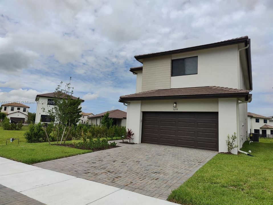 For Rent: $2,700 (4 beds, 2 baths, 2032 Square Feet)