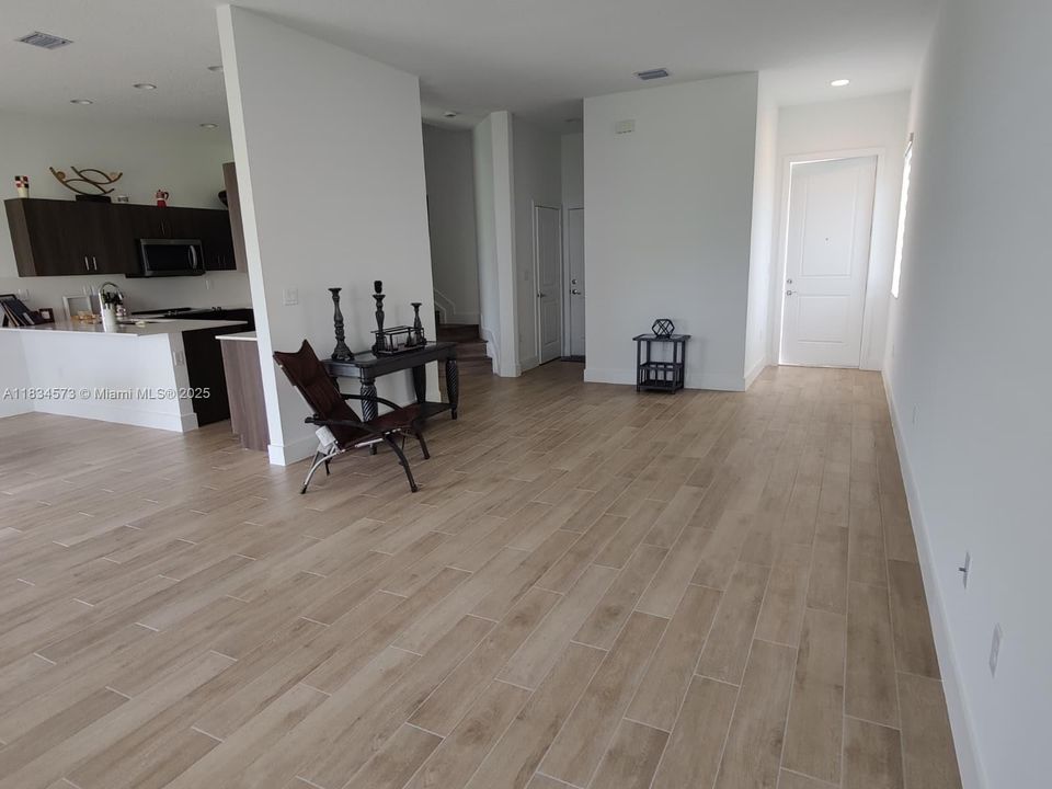 For Rent: $2,700 (4 beds, 2 baths, 2032 Square Feet)