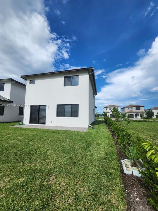 For Rent: $2,700 (4 beds, 2 baths, 2032 Square Feet)