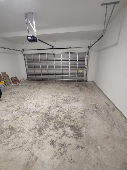 For Rent: $2,700 (4 beds, 2 baths, 2032 Square Feet)