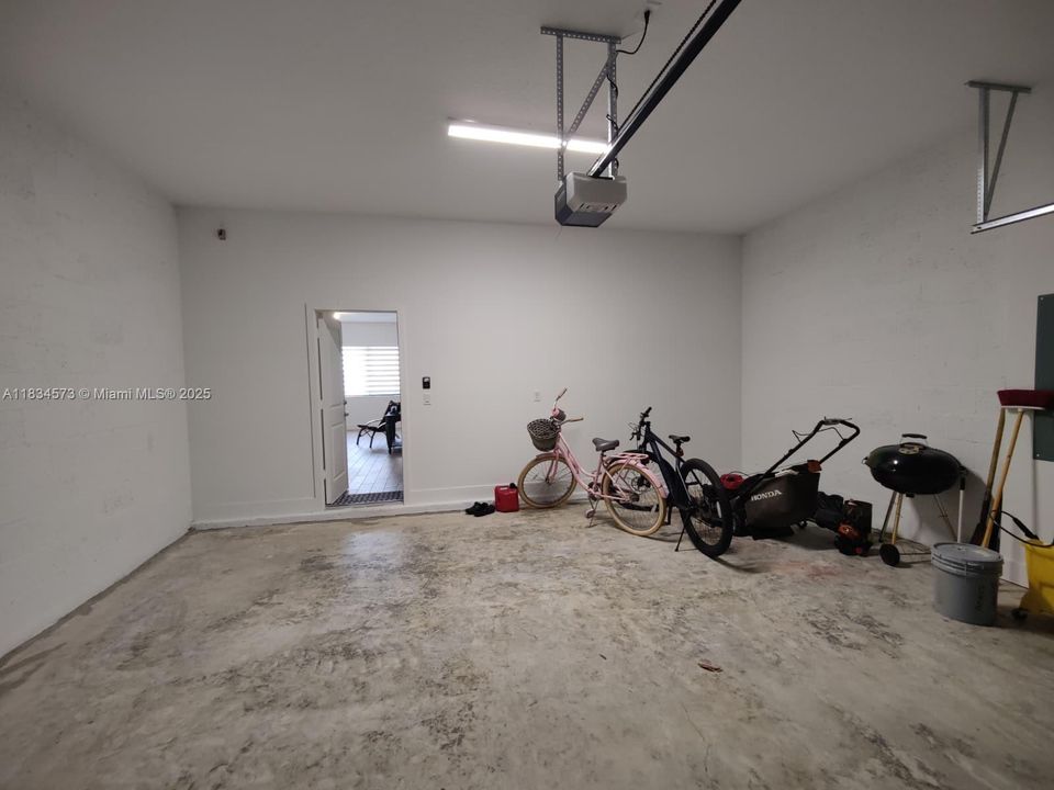 For Rent: $2,700 (4 beds, 2 baths, 2032 Square Feet)