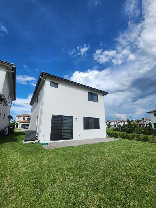 For Rent: $2,700 (4 beds, 2 baths, 2032 Square Feet)