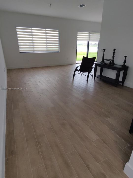 For Rent: $2,700 (4 beds, 2 baths, 2032 Square Feet)
