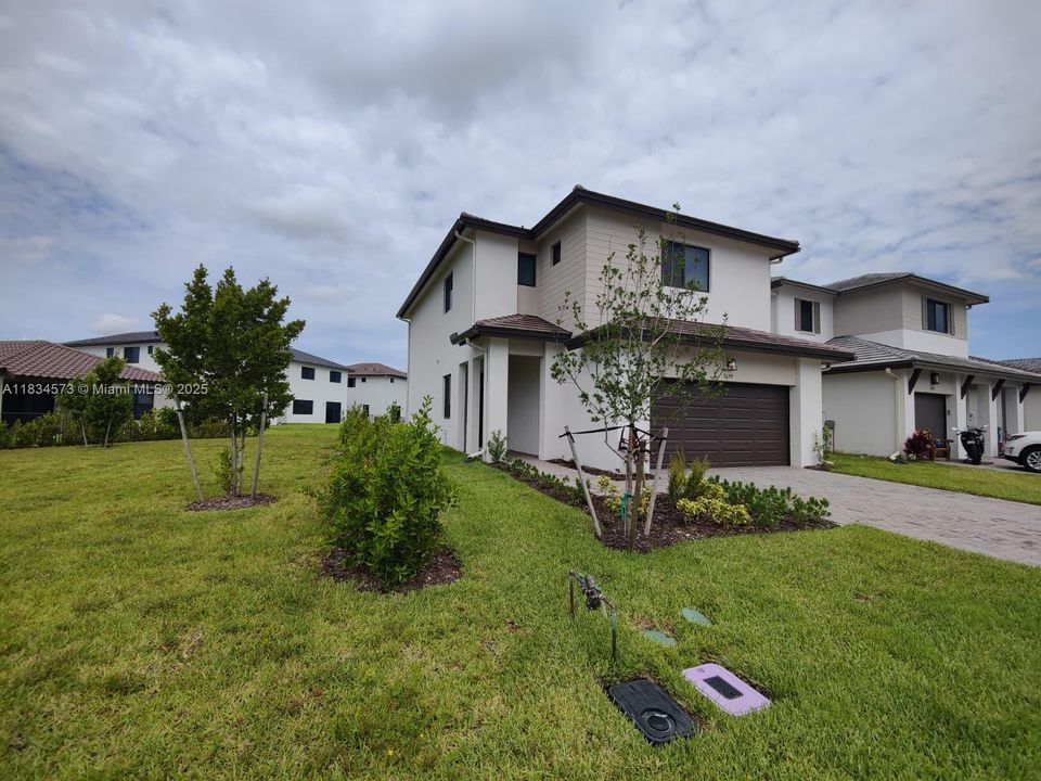 For Rent: $2,700 (4 beds, 2 baths, 2032 Square Feet)