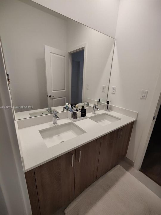 For Rent: $2,700 (4 beds, 2 baths, 2032 Square Feet)