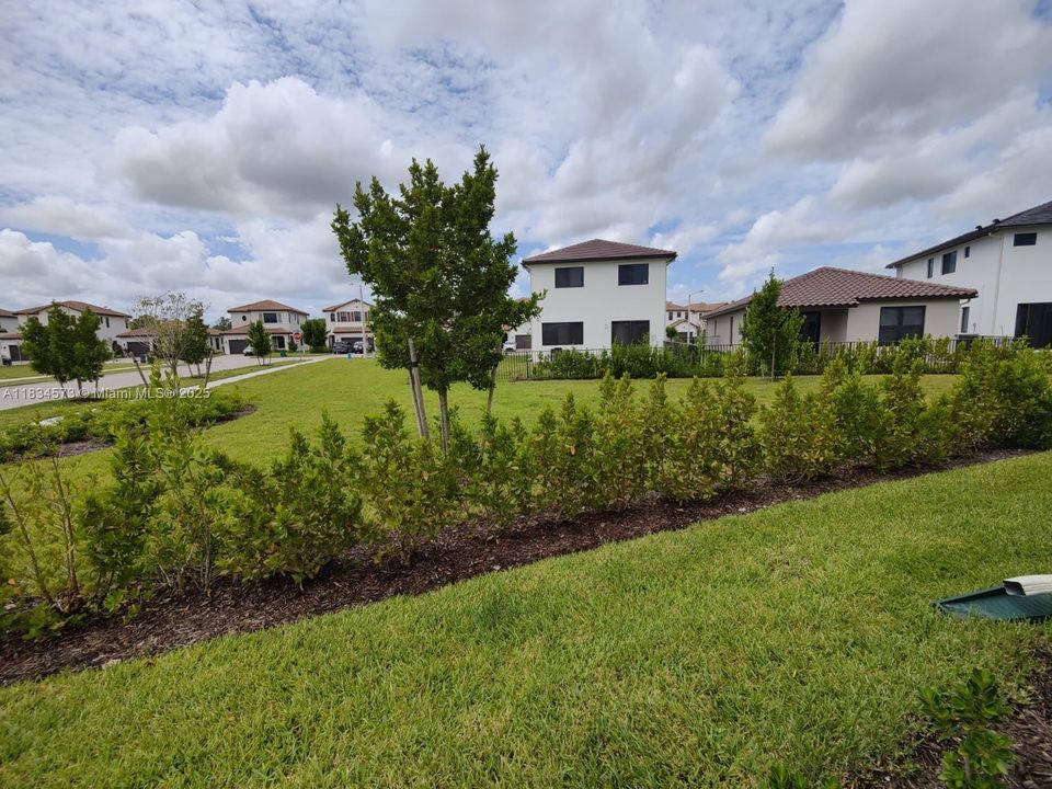 For Rent: $2,700 (4 beds, 2 baths, 2032 Square Feet)