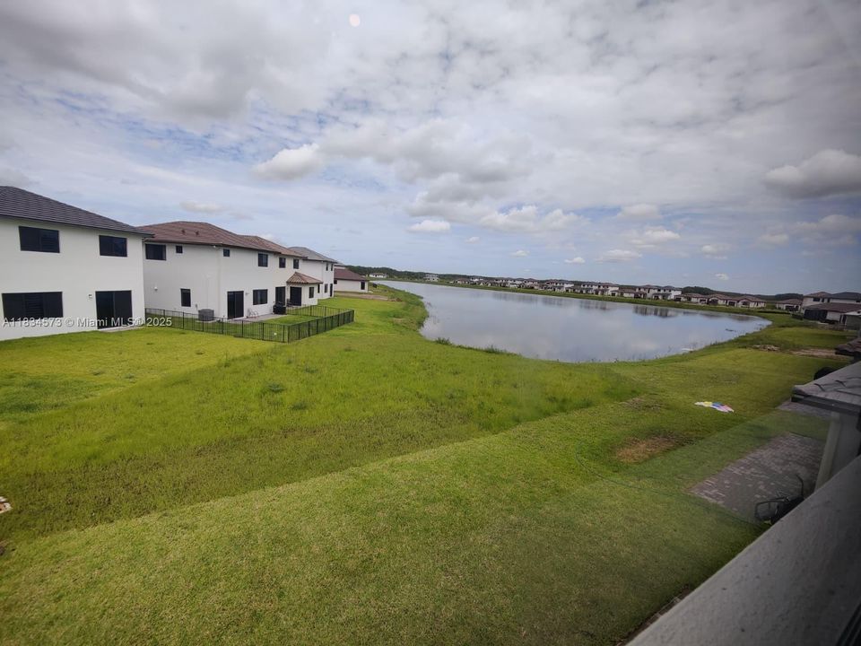 For Rent: $2,700 (4 beds, 2 baths, 2032 Square Feet)